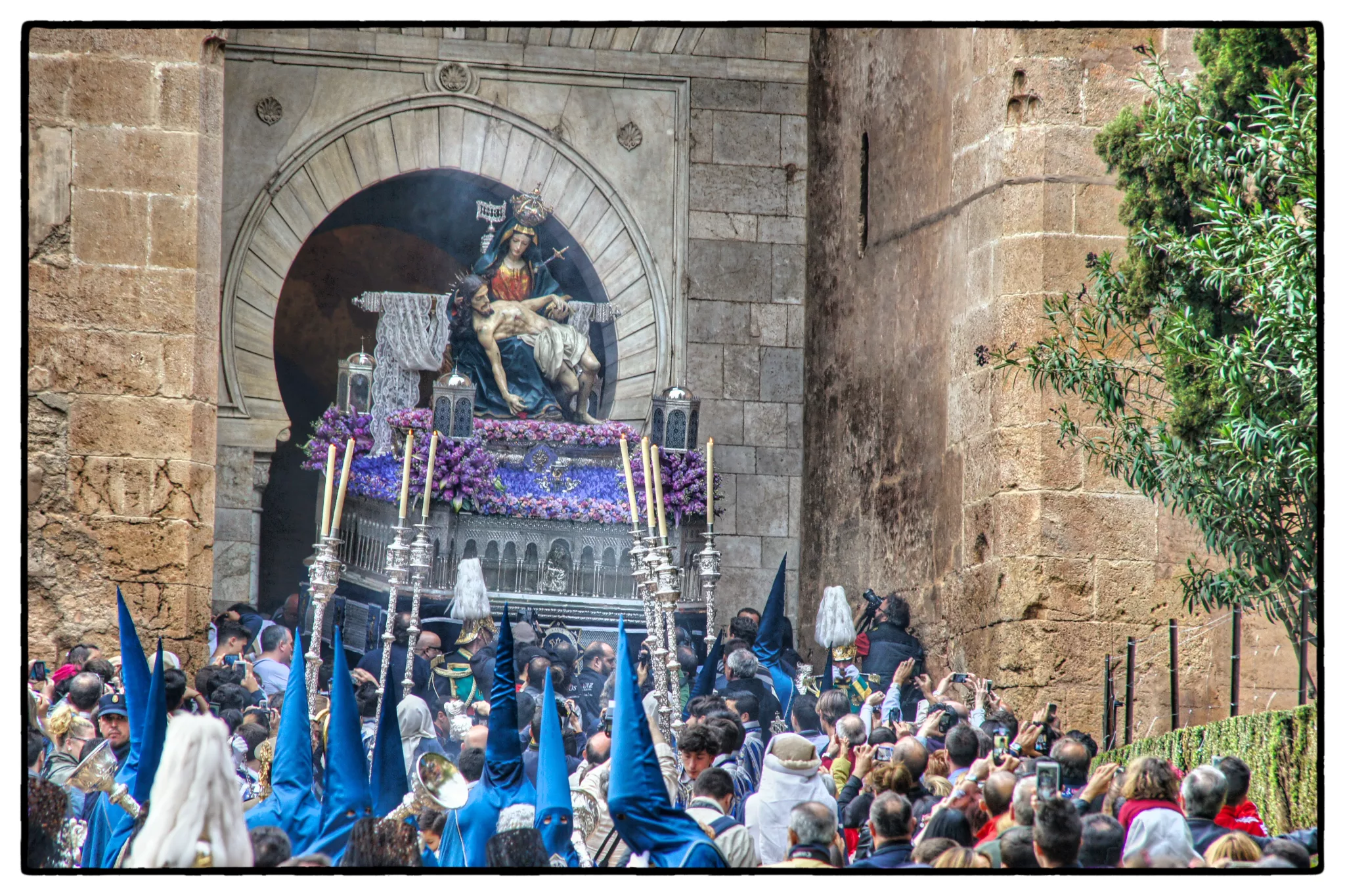 La Alhambra, hermandad de la Semana Santa de Granada