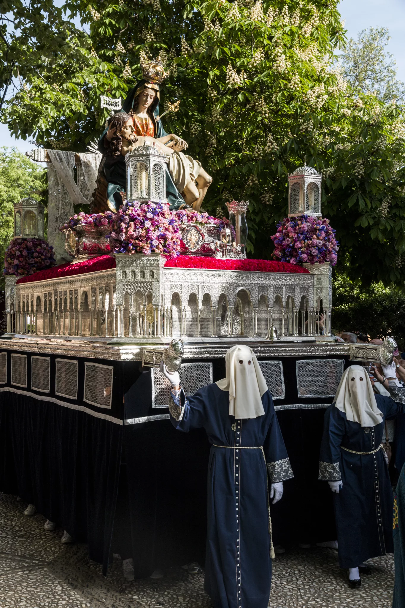 La Alhambra, hermandad de la Semana Santa de Granada