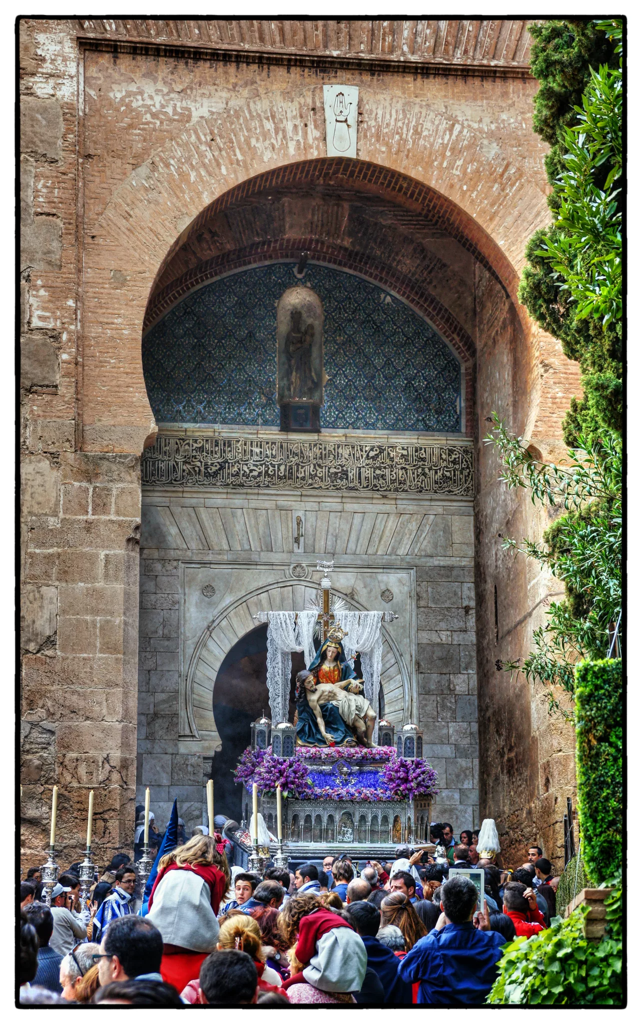 La Alhambra, hermandad de la Semana Santa de Granada