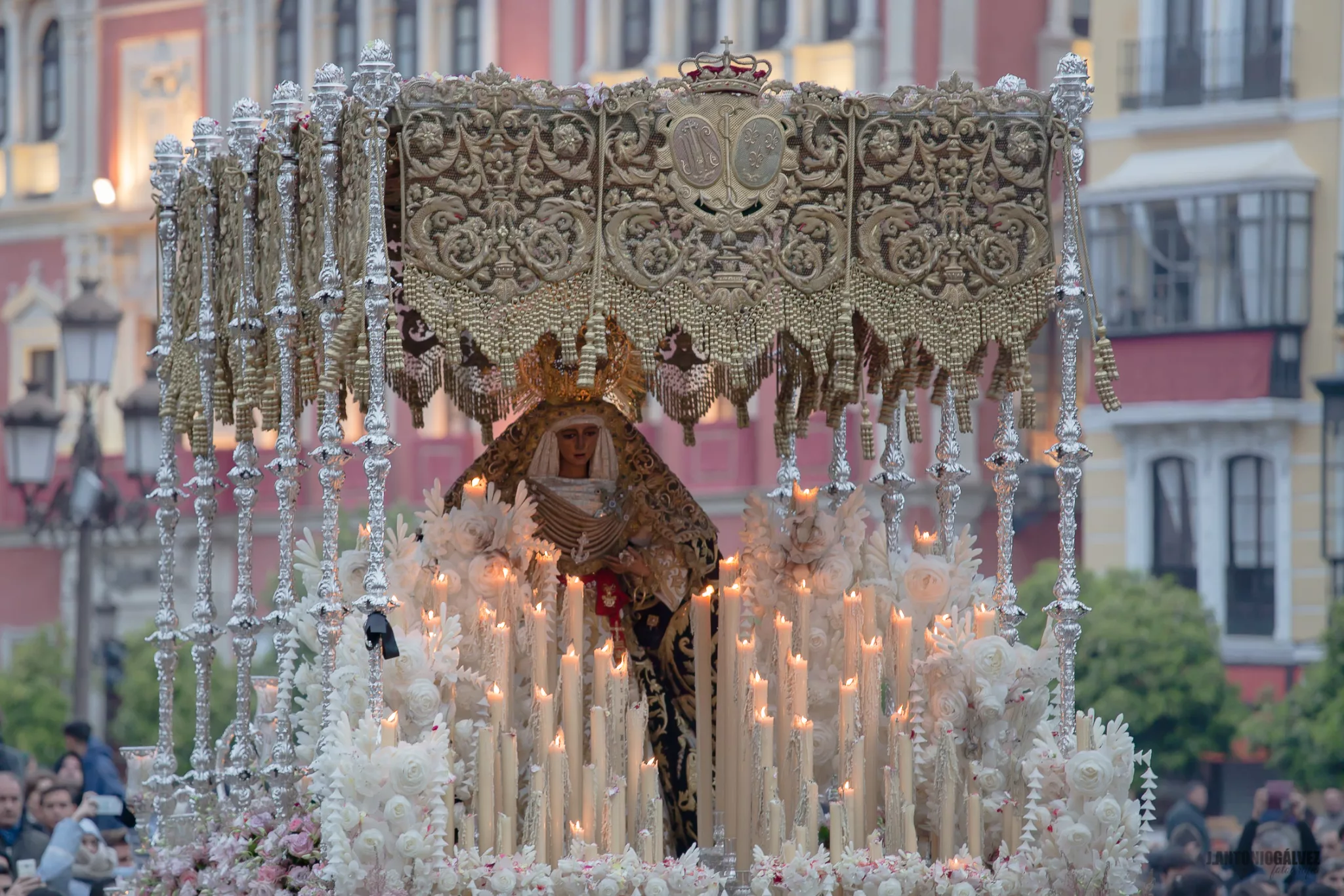 Esperanza De Triana, hermandad de la Semana Santa de Sevilla