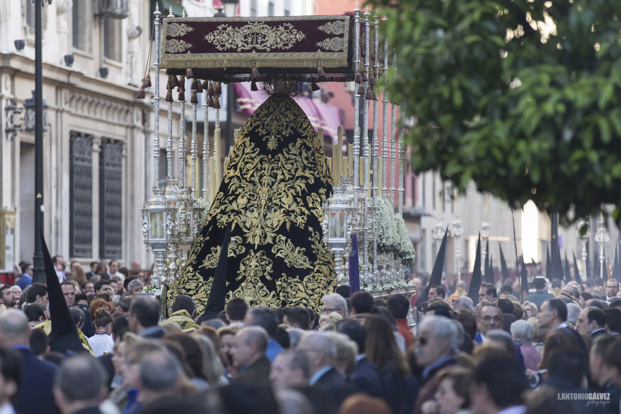 Los Servitas, hermandad de la Semana Santa de Sevilla