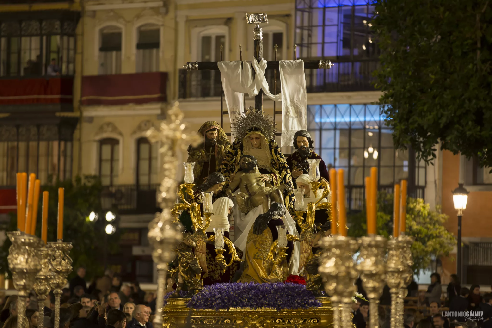 Montserrat, hermandad de la Semana Santa de Sevilla
