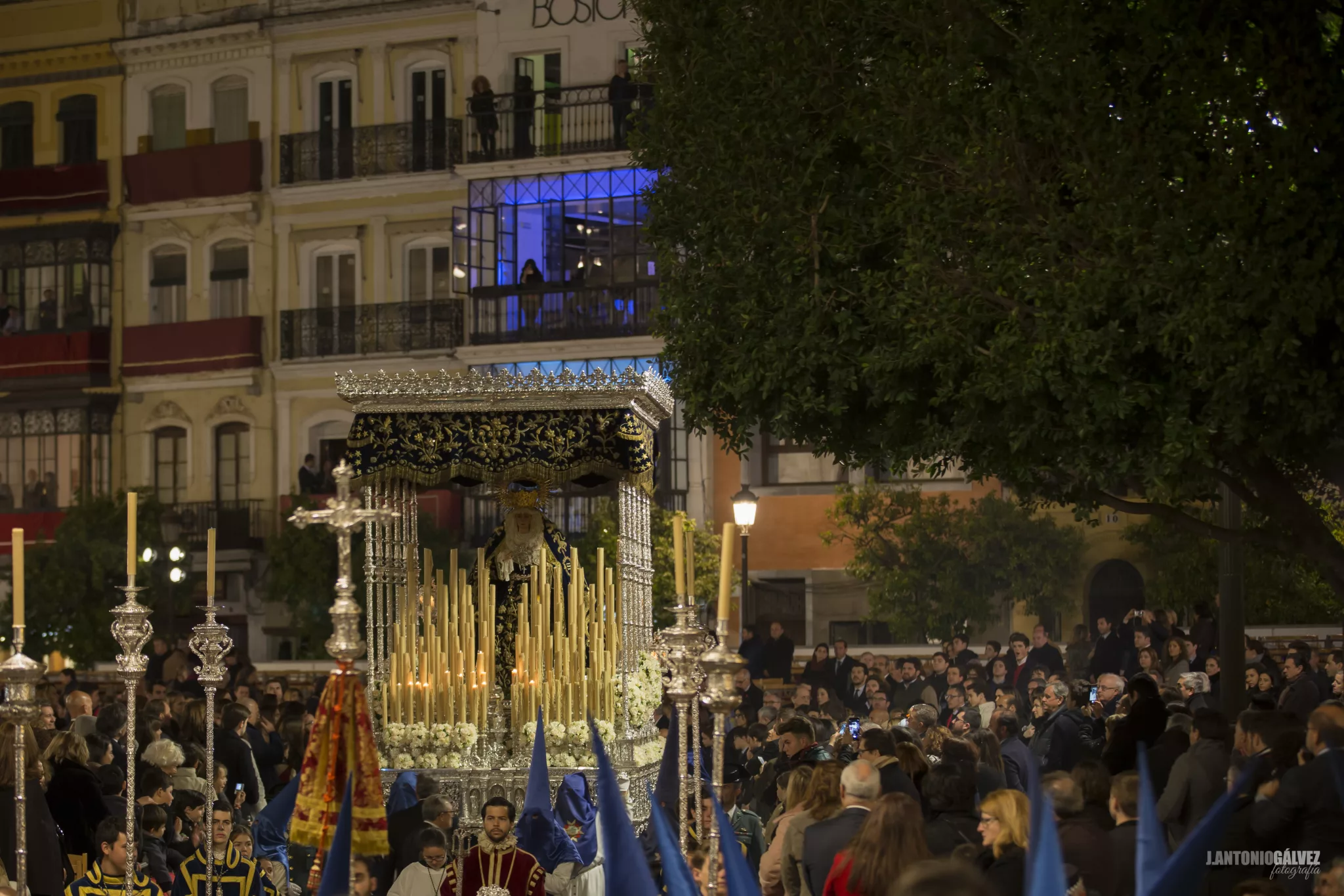 Montserrat, hermandad de la Semana Santa de Sevilla