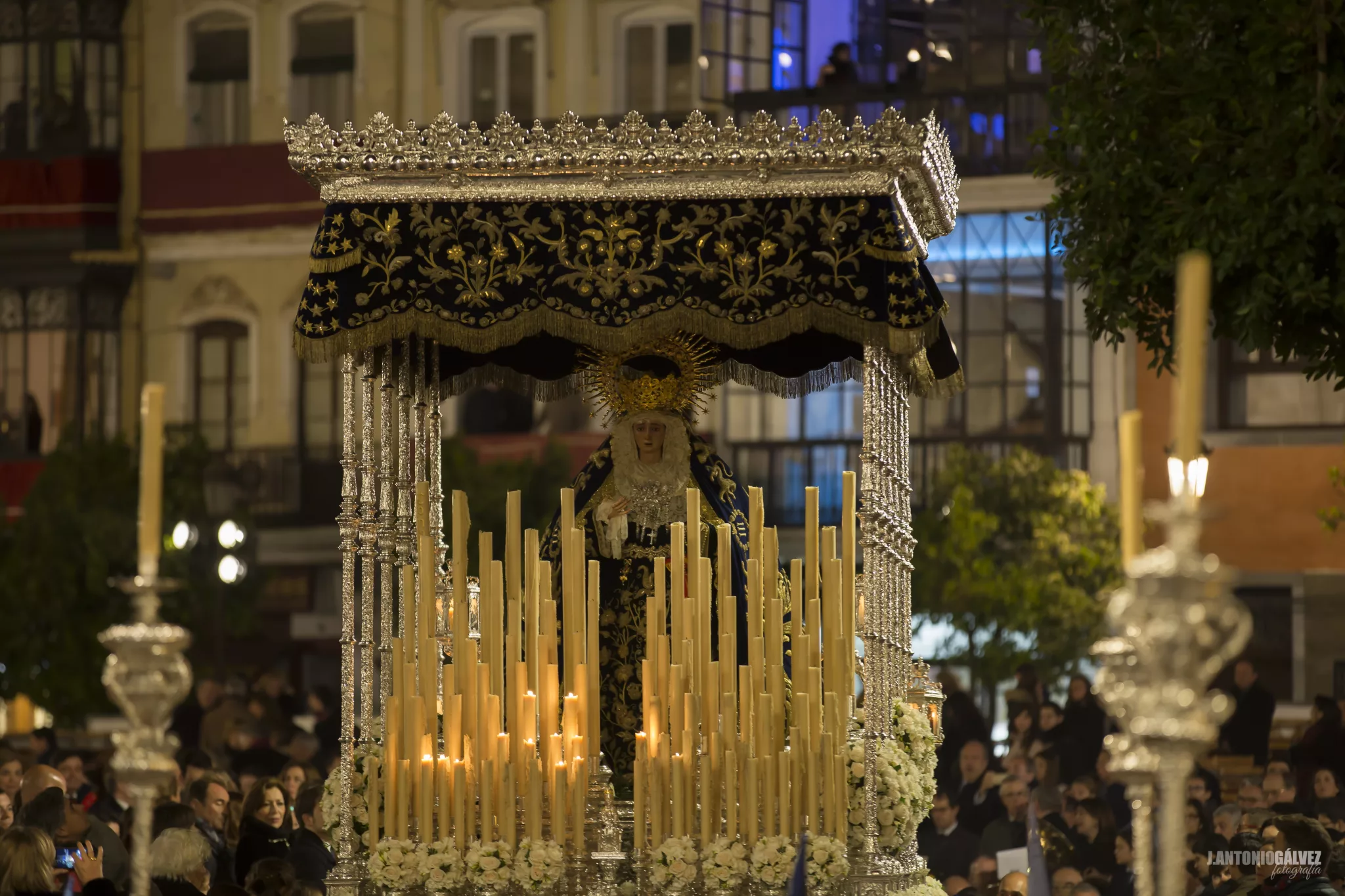 Montserrat, hermandad de la Semana Santa de Sevilla