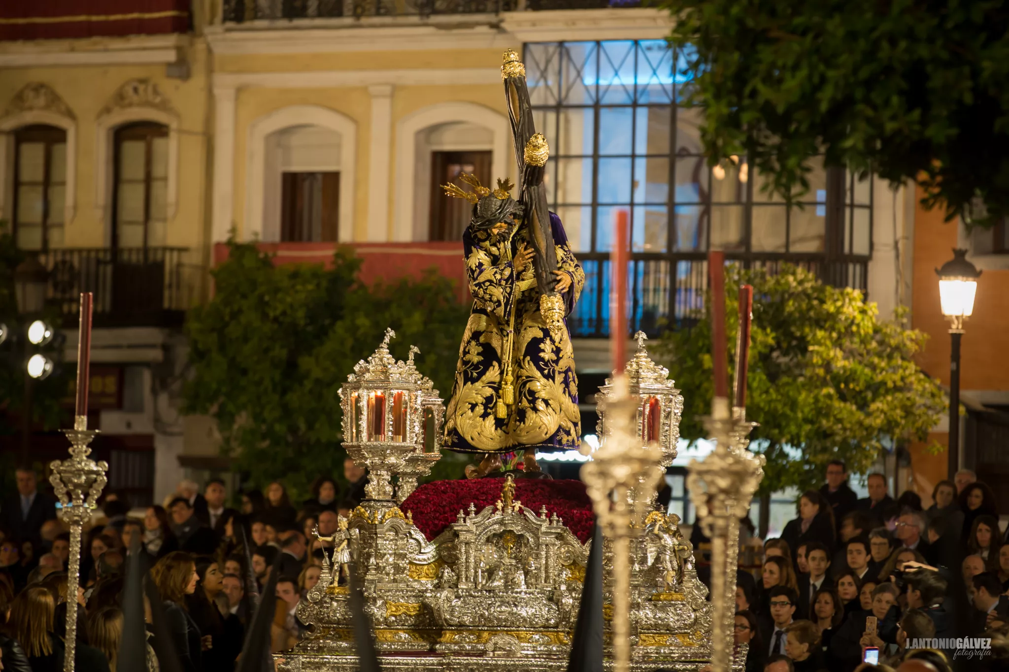Pasión Y Muerte, hermandad de la Semana Santa de Sevilla