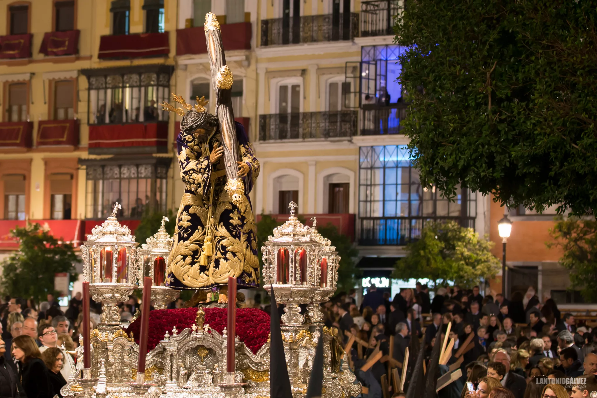 Pasión Y Muerte, hermandad de la Semana Santa de Sevilla