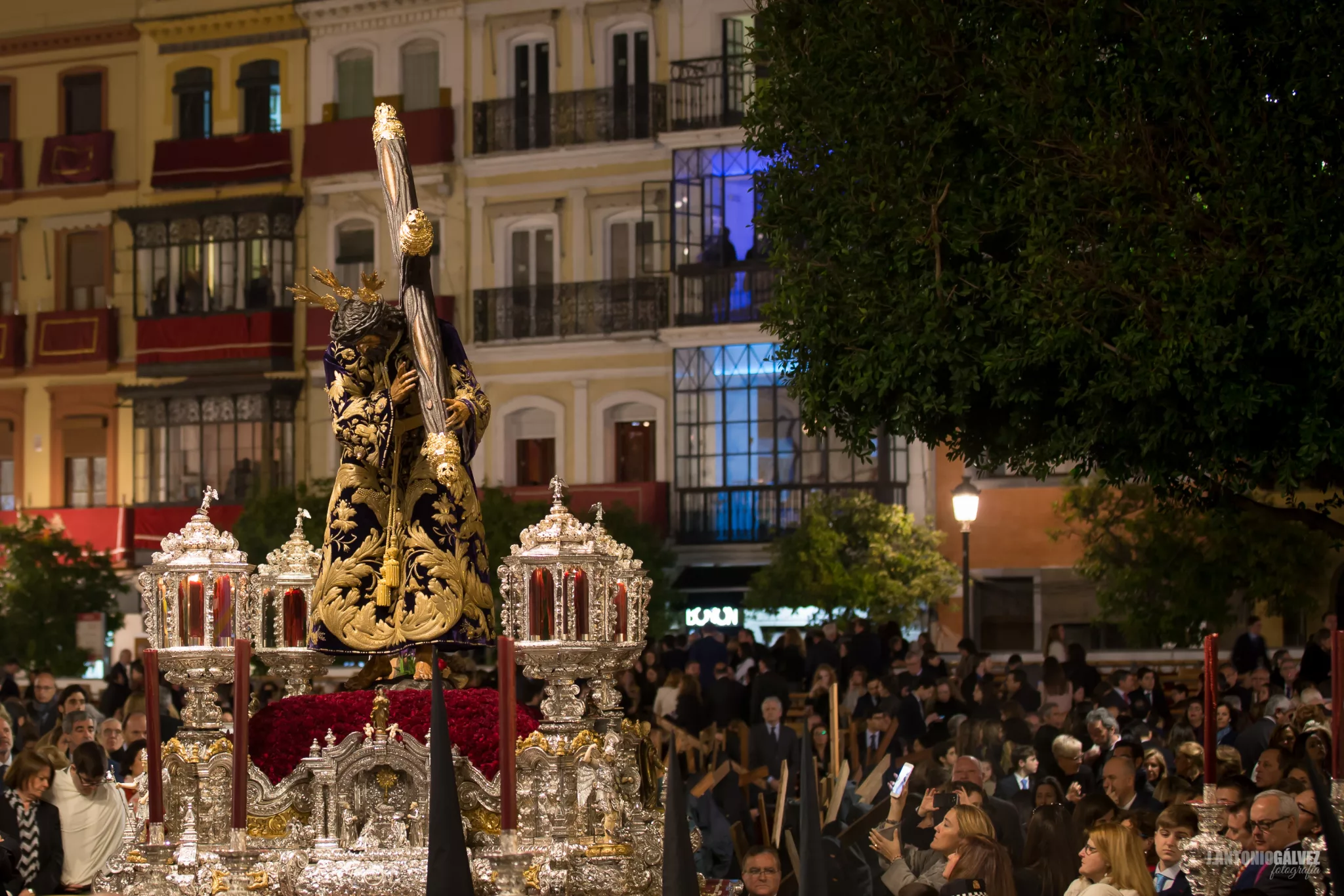 Pasión Y Muerte, hermandad de la Semana Santa de Sevilla