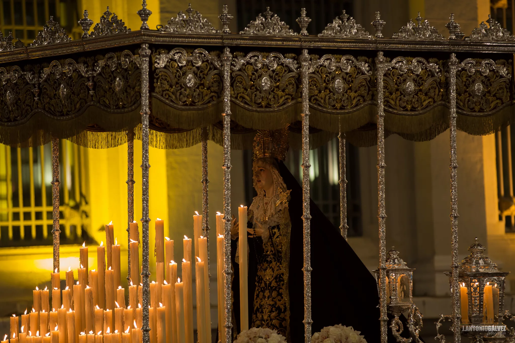 Santa Cruz (Sevilla), hermandad de la Semana Santa de Sevilla