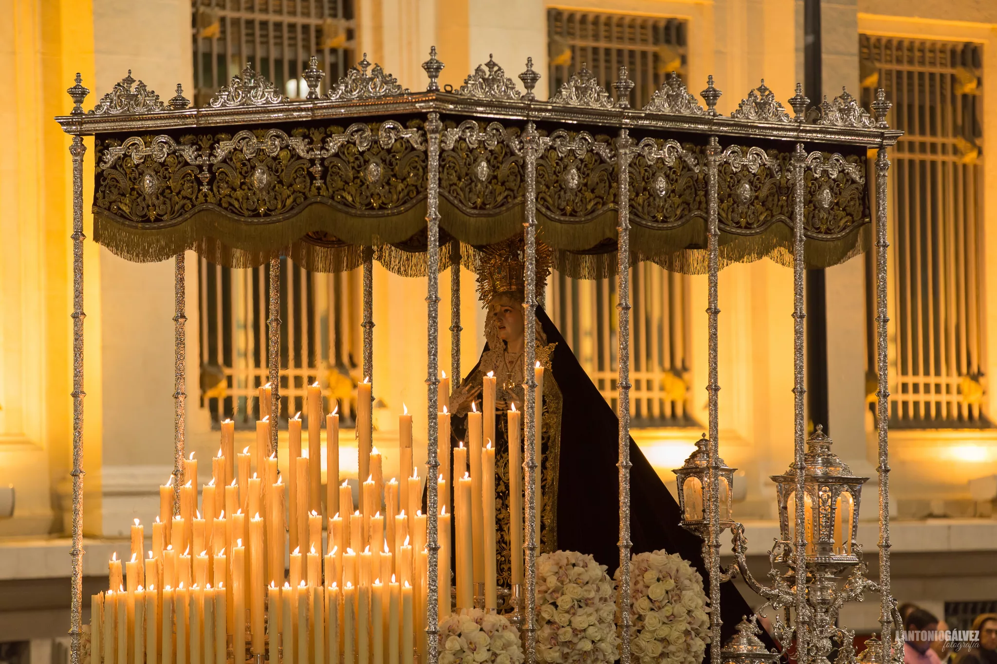 Santa Cruz (Sevilla), hermandad de la Semana Santa de Sevilla